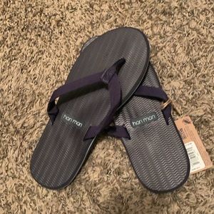 NWT! Hari Mari navy flip flops womens 8